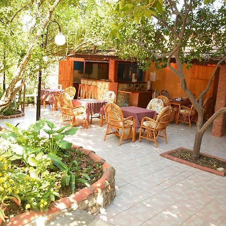 Nar Hotel Side Exterior foto